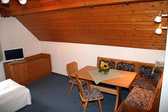 ホテル バイリッシャーホフ レーリングス Weißensberg 部屋 写真